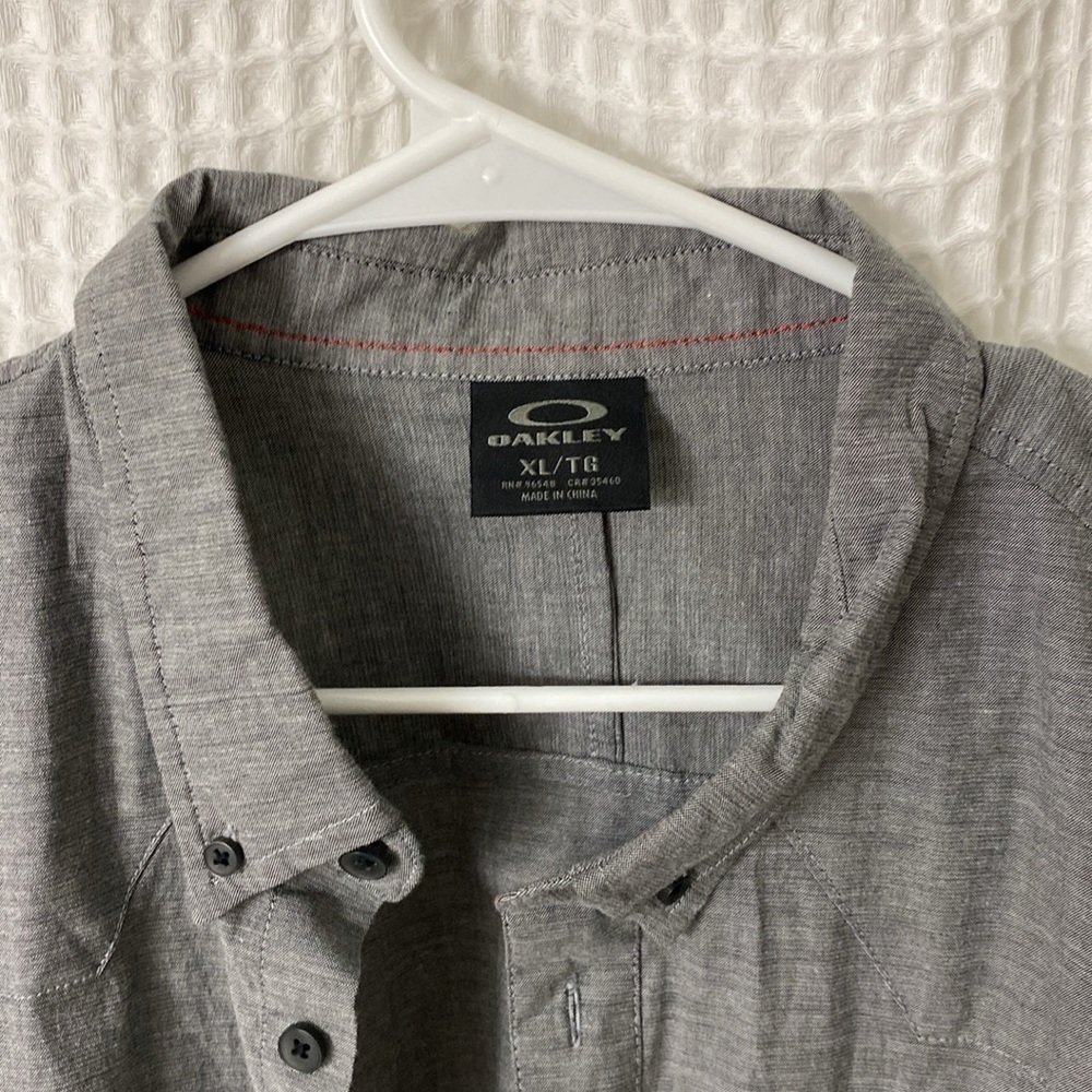 Mens Oakley Button Down with Pocket - Size XL - Picture 2 of 9